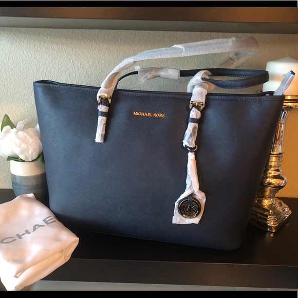Michael Kors Medium Jet Set Travel Tote NWT - Picture 1 of 12
